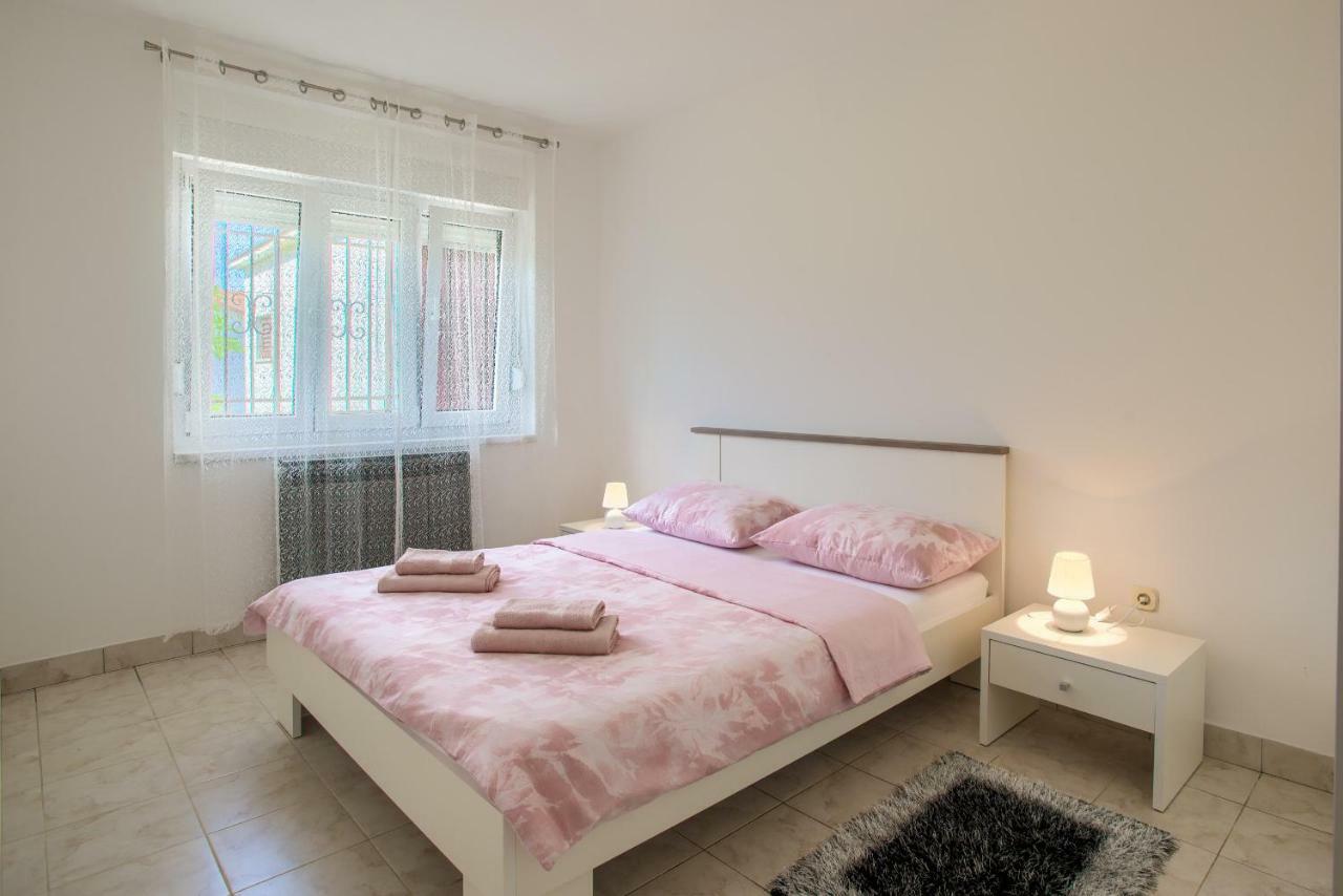 Apartman Paola プーラ エクステリア 写真