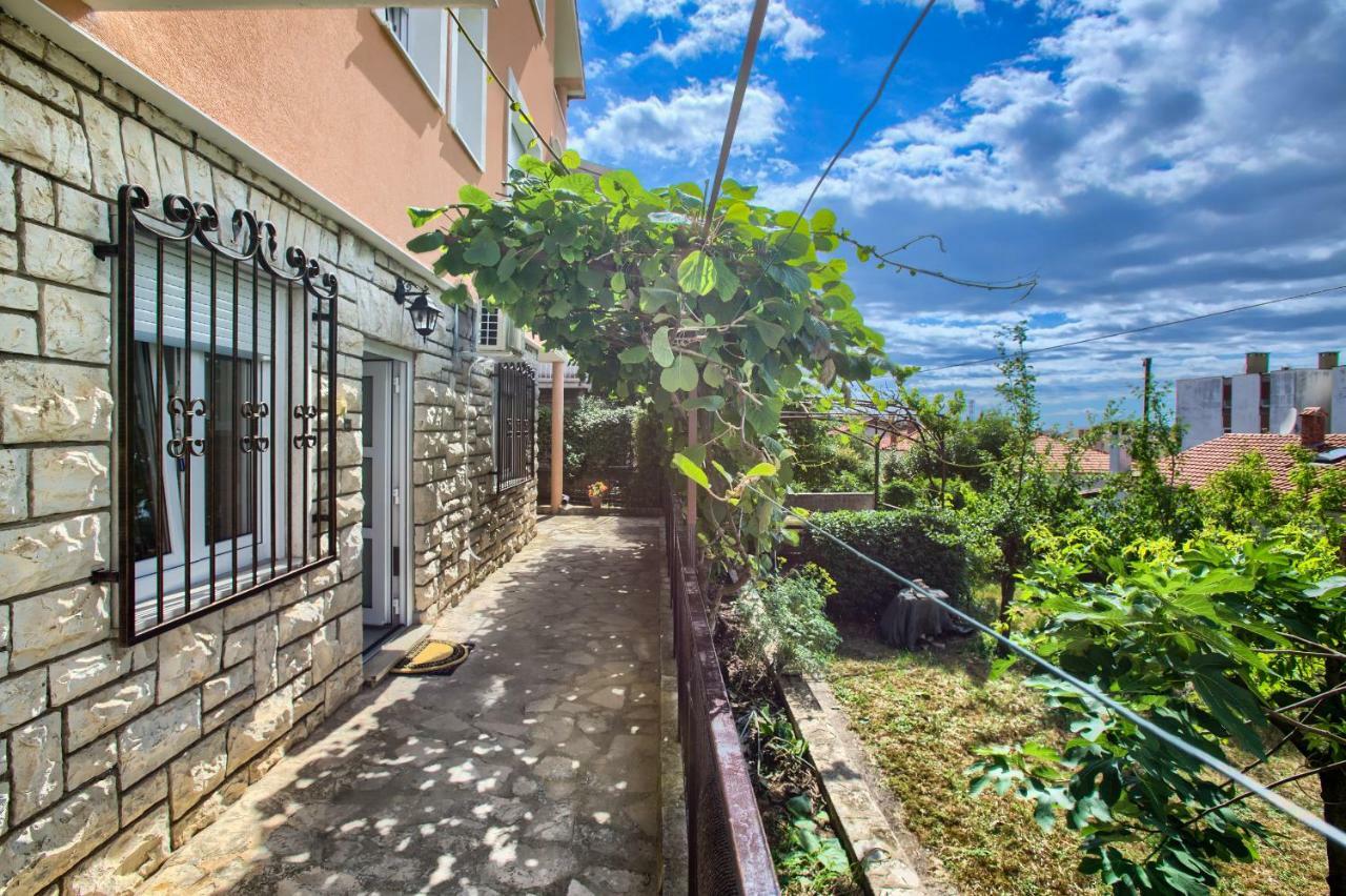 Apartman Paola プーラ エクステリア 写真