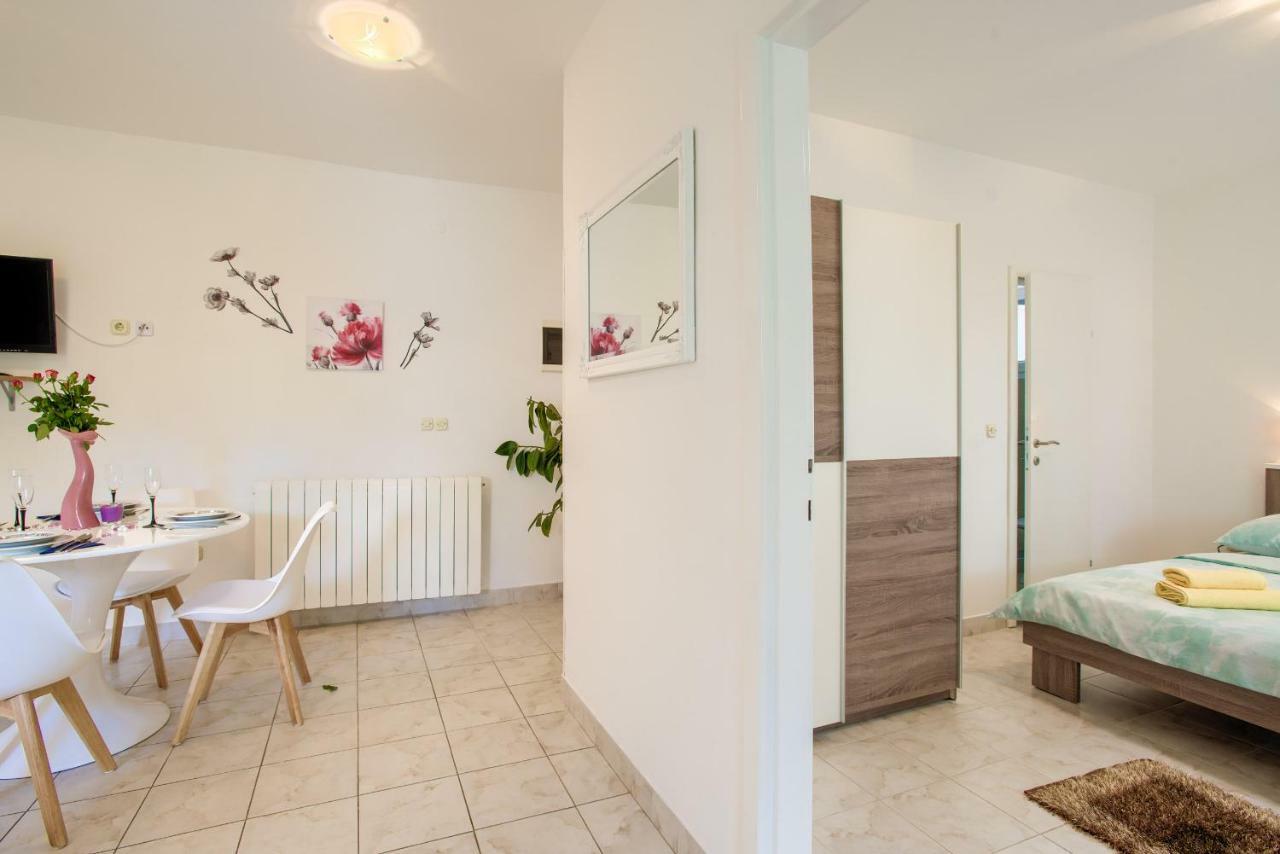 Apartman Paola プーラ エクステリア 写真