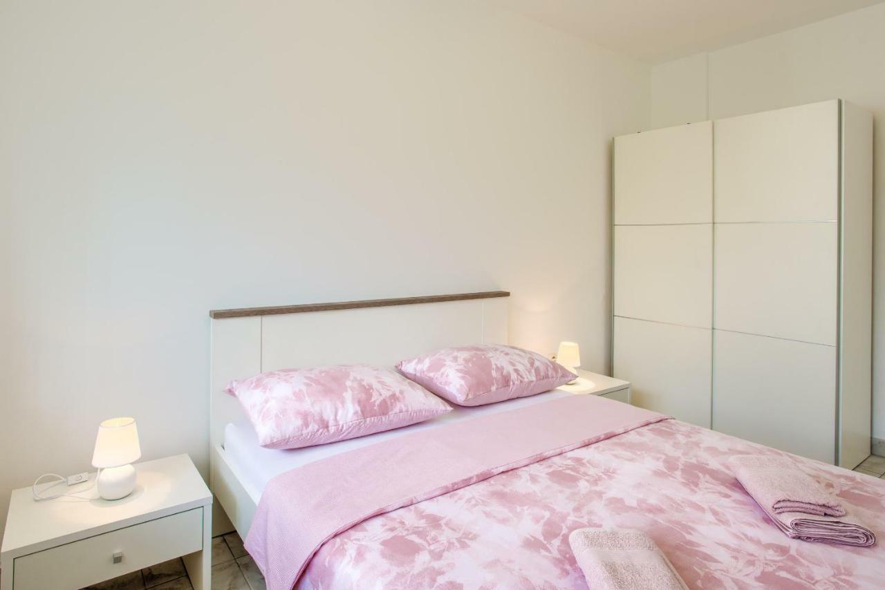 Apartman Paola プーラ エクステリア 写真